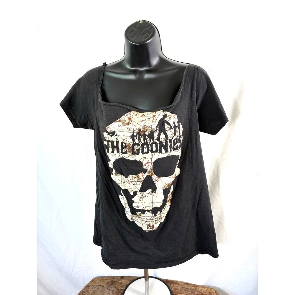 The Goonies Skull Graphic Cut Neck T-Shirt Women’s M Black